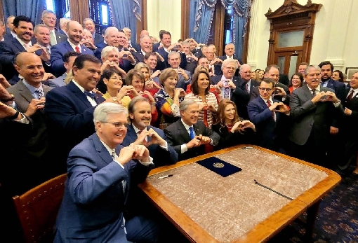 images/previews/news/2021/09/p-2021-09-03-Texas-Heartbeat-Bill-Signing-1280x853.jpg