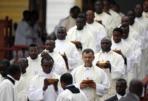 images/previews/news/2023/10/16459/p-2023-10-23-africa-priests.jpg