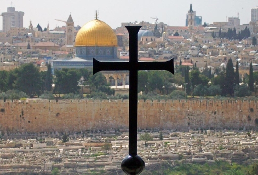 images/previews/news/2023/10/p-2023-10-12-Temple_Mount_with_cross_from_Dominus_Flevit_Church_window.jpg