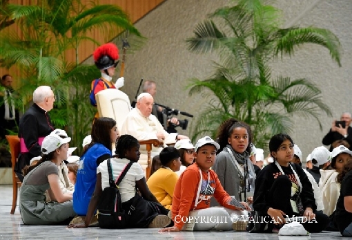 images/previews/news/2023/11/p-2023-11-08-Pope_chilgren1.jpg