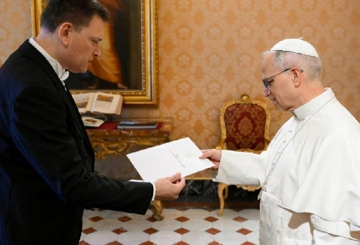 images/previews/news/2025/06/18466/p-2025-06-21-Ambassador_Ambrazievich_with_Pope.jpg